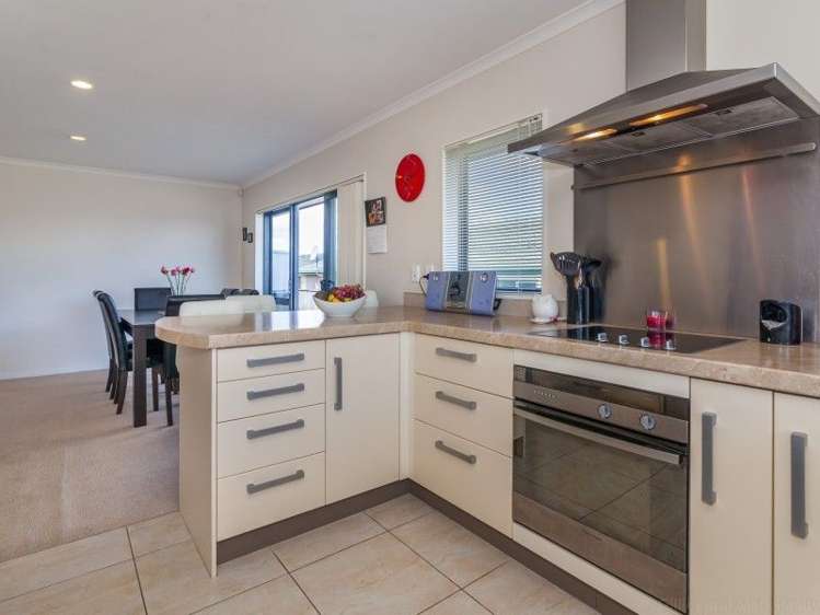 54 Percy Kinsman Crescent Riverstone Terraces_10