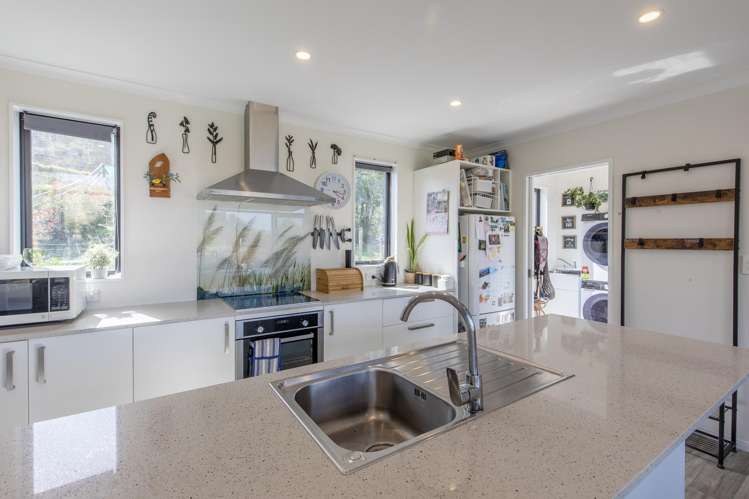 87 River Road Otane_7