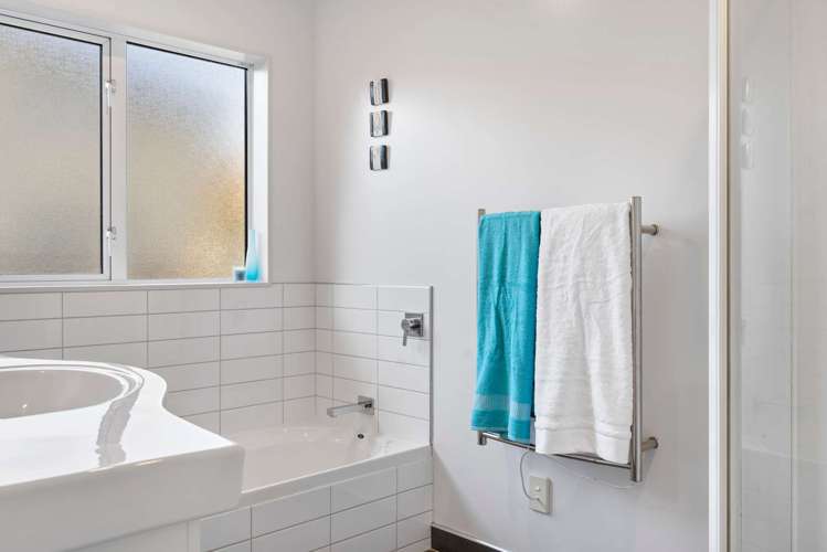 42d James Cook Drive Whitby_12