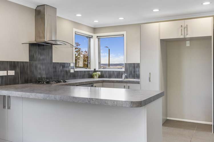 2/7 Reeves Road Acacia Bay_14