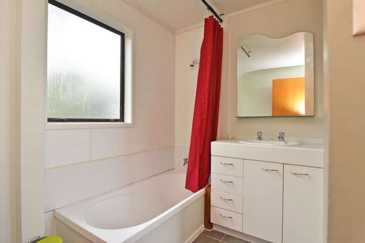 2/46a Captain Scott Road Glen Eden_10