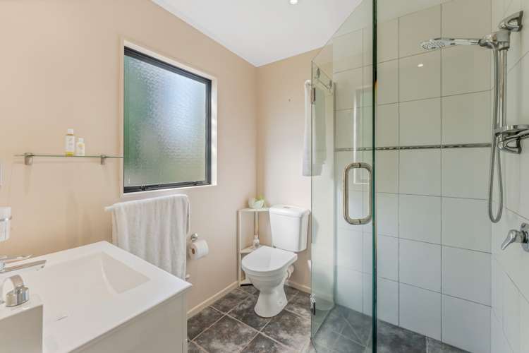 21 Glenfern Road Mellons Bay_14