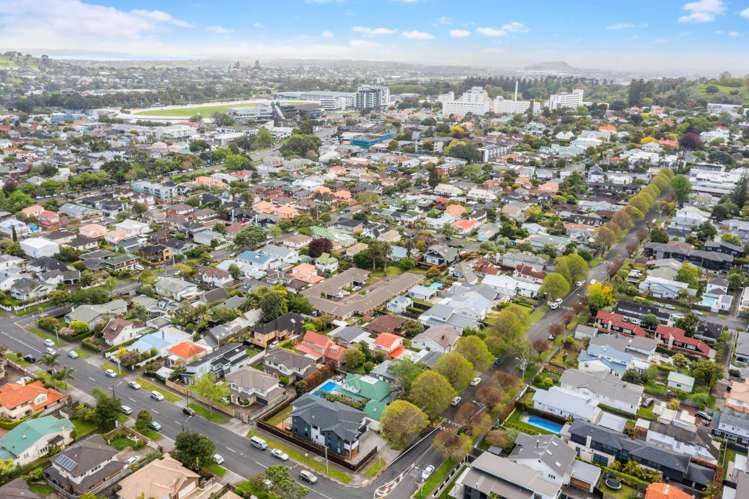 92 The Drive Epsom_22