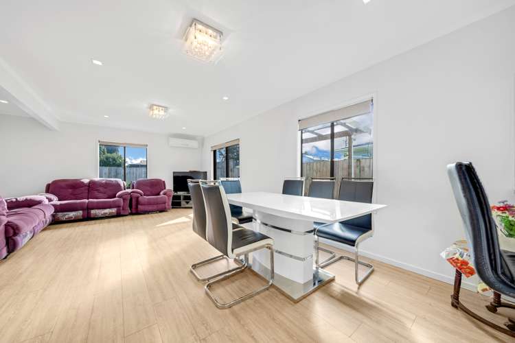 1/33 Challen Close Conifer Grove_11