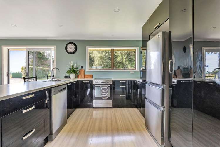 2062 South Road Otakeho_7