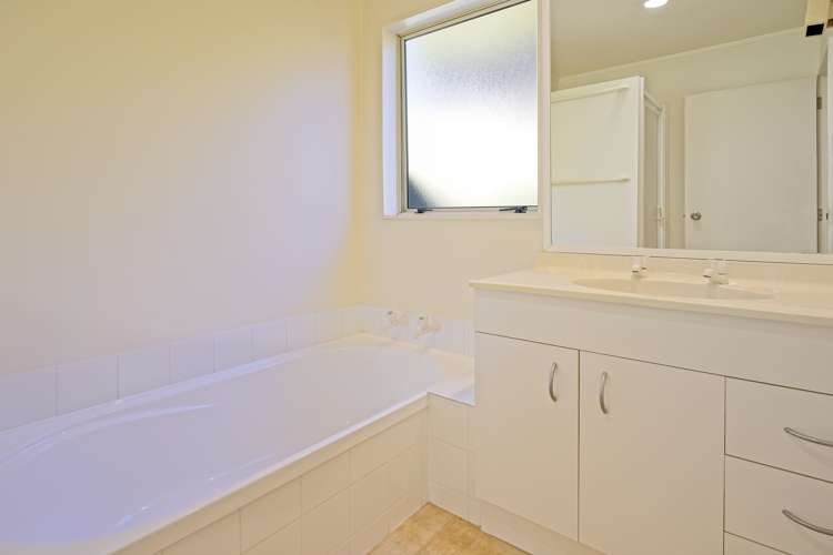 2/30 Sunset Road Unsworth Heights_12