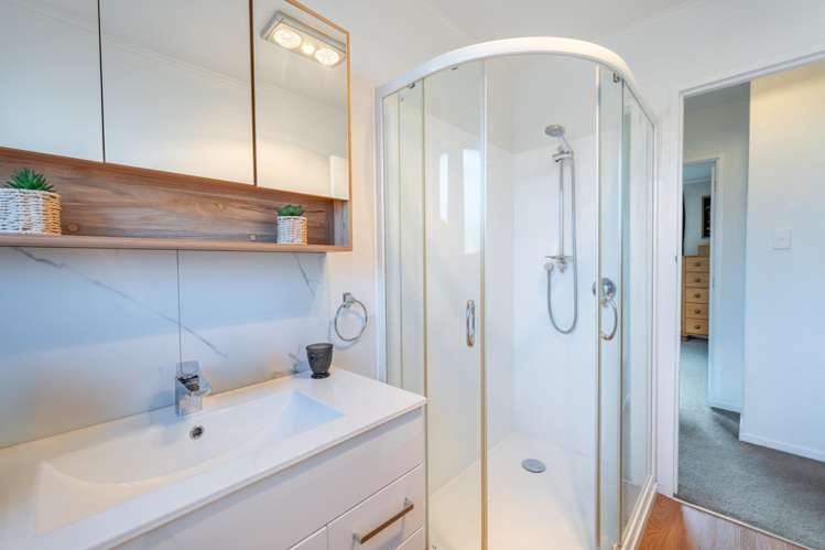 2/6 Deal Street Seaview_13