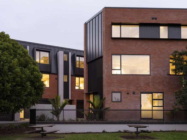 2/52 Sainsbury Road_0