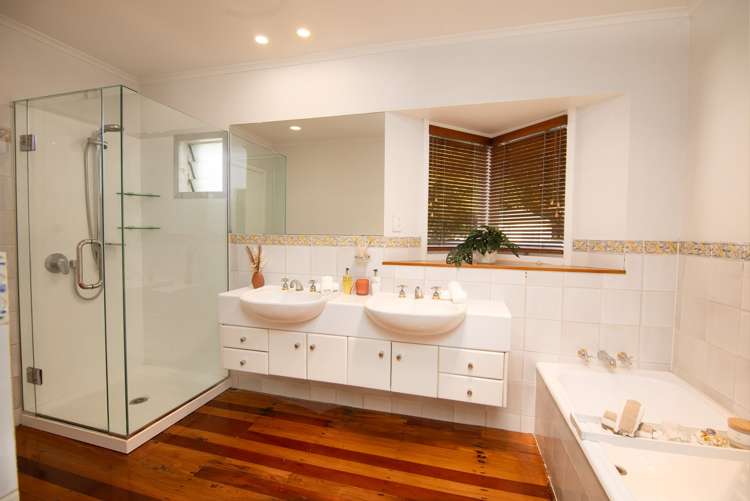33 Covil Ave Te Atatu South_11