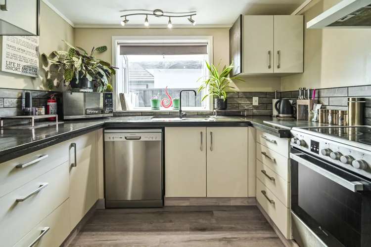 700 Buller Street Akina_2