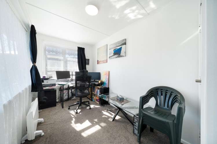 17 Strand Crescent Naenae_9