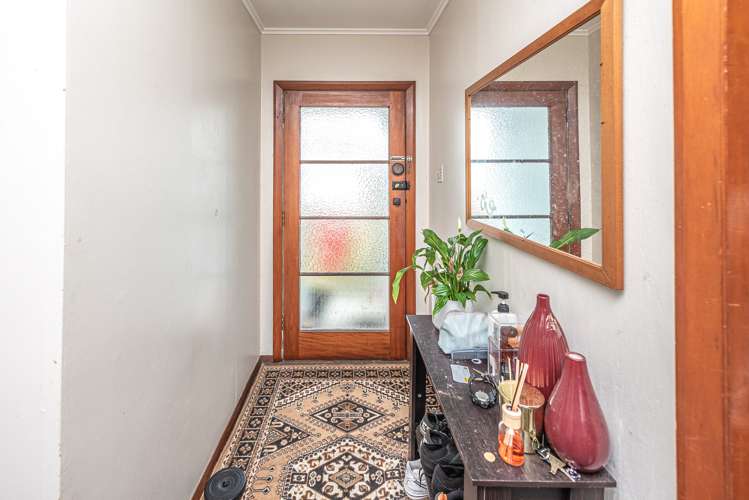 15 Churchill Crescent Tawhero_2