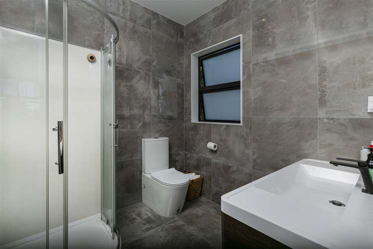 2/149j Glengarry Road Glen Eden_17