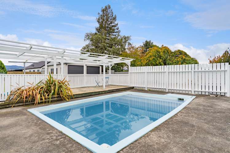 382 High Street South Carterton_13