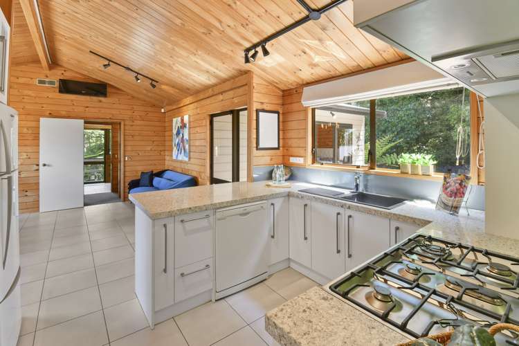 182 Everglade Drive Totara Heights_11