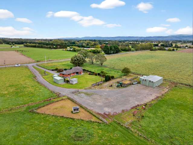 Close to Town 4.5ha with 130m2 Shed