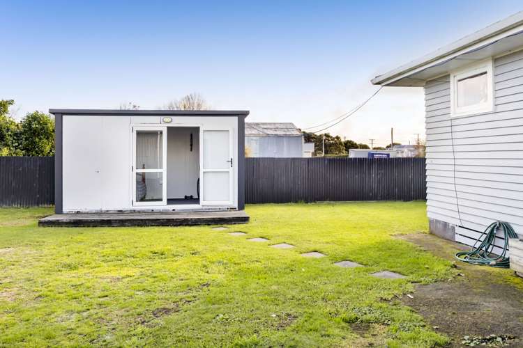 16 Riemenschneider Street Manaia_17