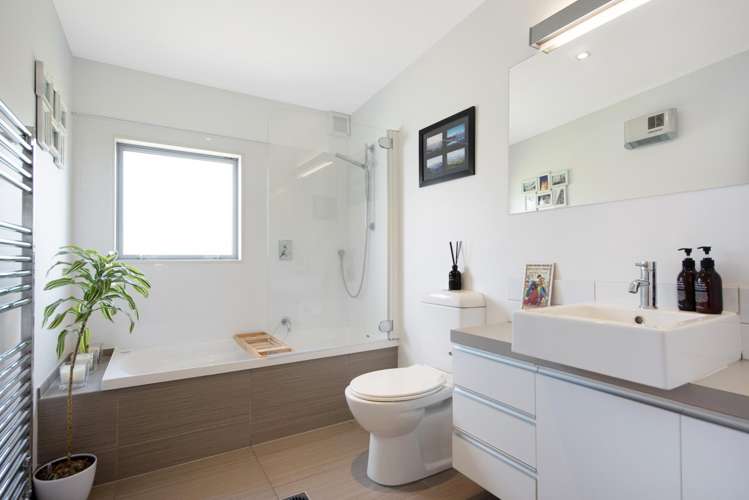 35 Saddleback Grove Karori_21