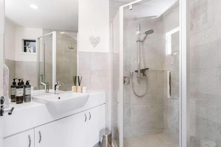 35A Te Awakura Terrace Mount Pleasant_16