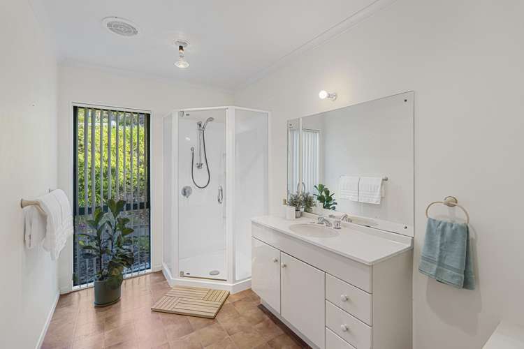 6 Redwood Crescent Westown_13