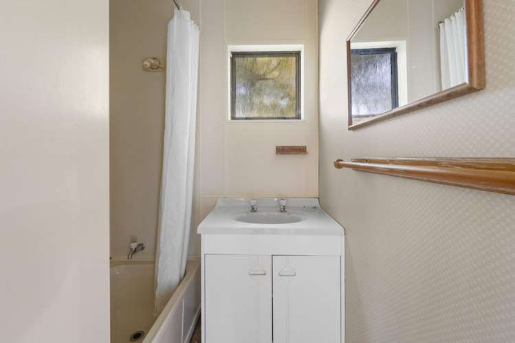 2/102 Wakeman Road Acacia Bay_15