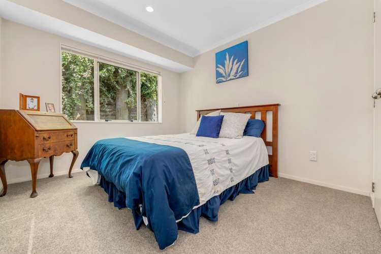 33 Gillett Place Botany Downs_17