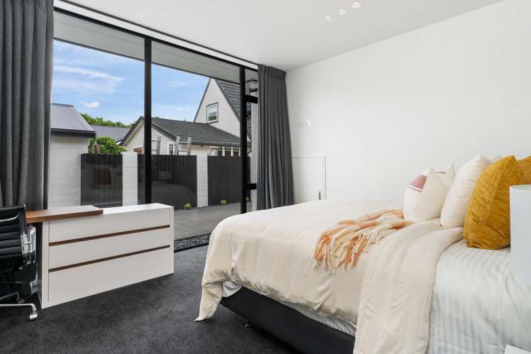 49 St Andrews Square Strowan_16