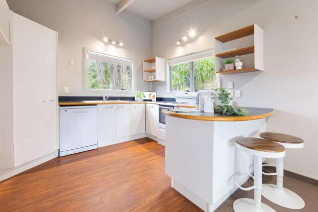 6 Menin Road Raumati South_1