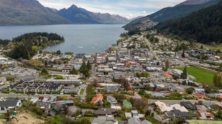 61 Hallenstein Street Queenstown_31