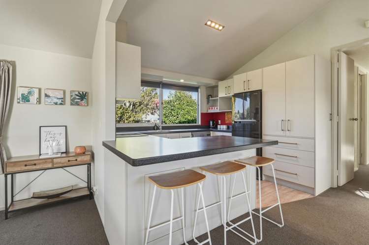 37 Basley Road Owhata_11