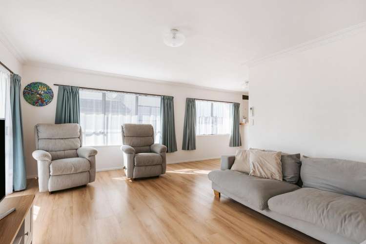 30 Heron Avenue East Matua_5