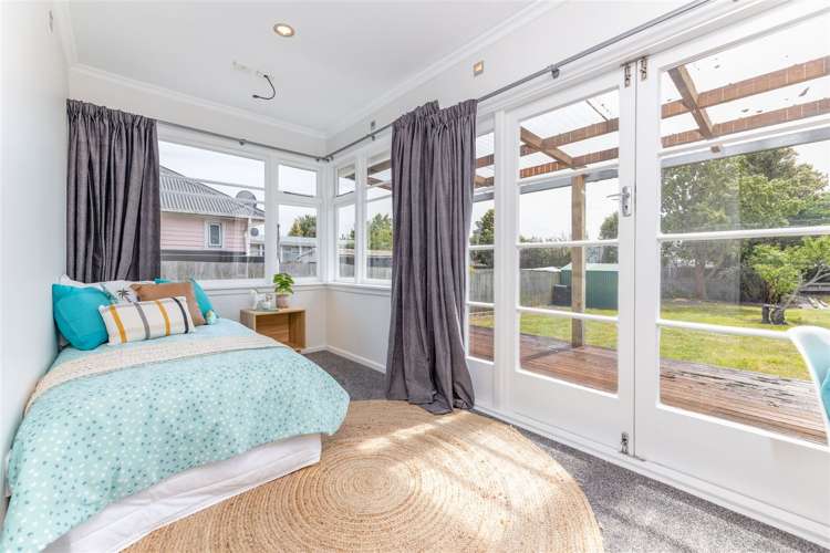 215 Breezes Road Aranui_8