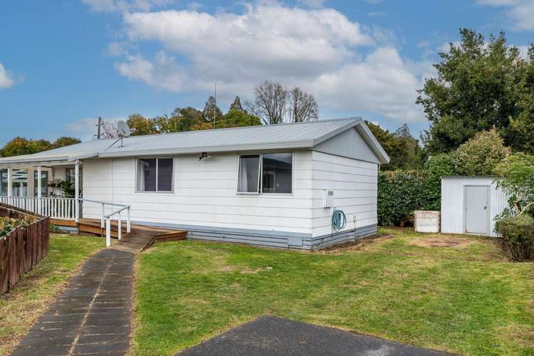 16 Gillett Lane Enderley_9