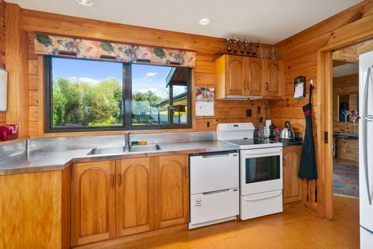 5 Holden Avenue Holdens Bay_13