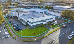 Vacant possession, prime location in Wiri