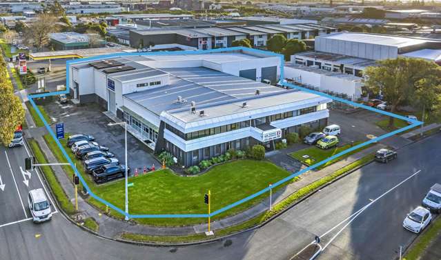 Vacant possession, prime location in Wiri
