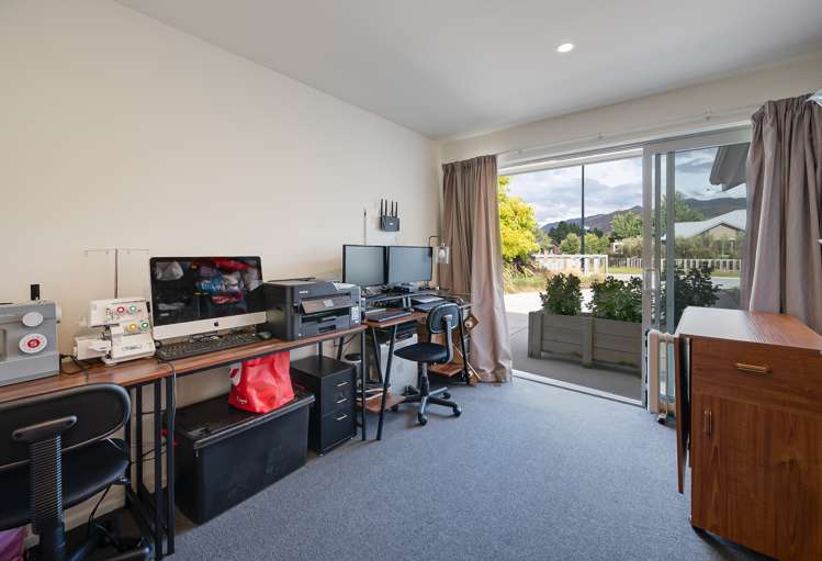 16 Oxfordshire Avenue Lower Shotover_11