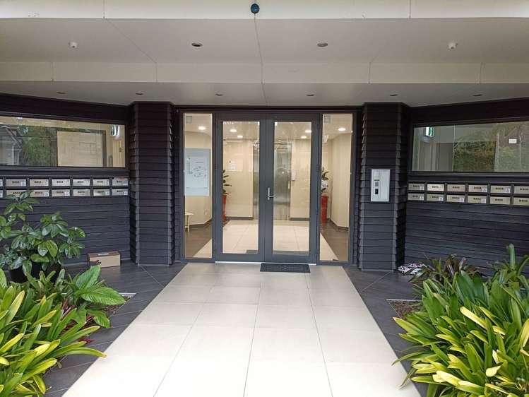 B305/525 East Coast Road Pinehill_1