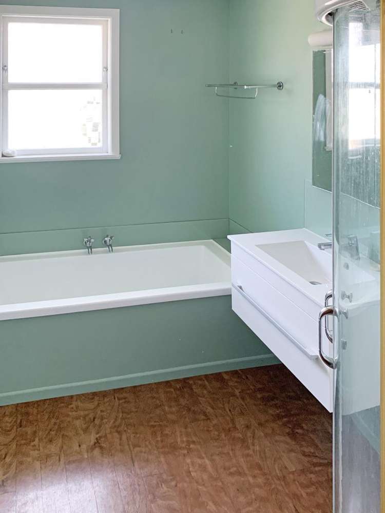 151 Longlands Road East 10486_10