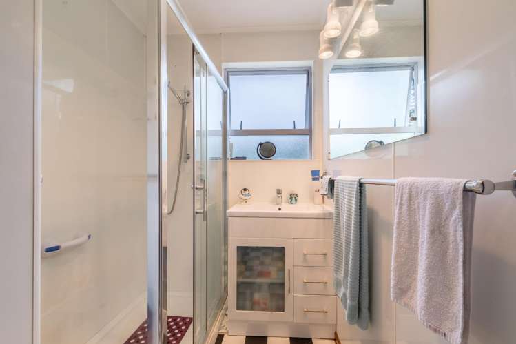 23 Lowtherhurst Road Massey_13