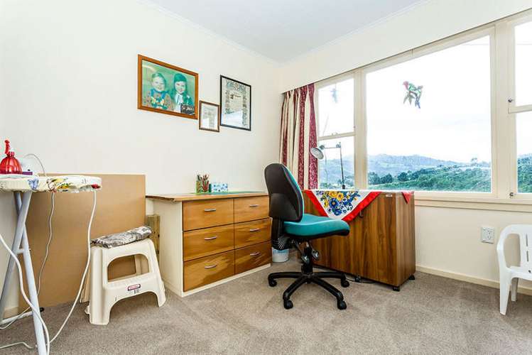 14 Castlewood Road Company Bay_15