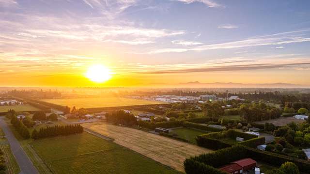 New to Market - Lifestyle on the Town Boundary