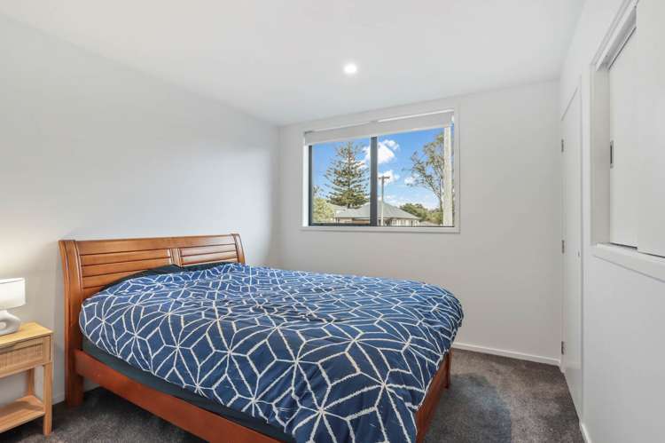 2/80 Awaroa Road Sunnyvale_8