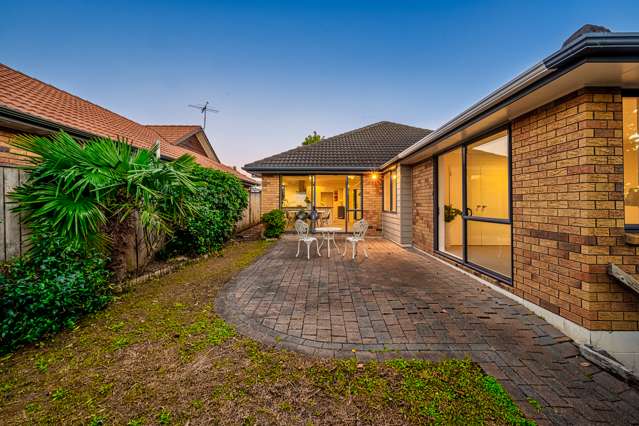 2/55 Whitford Road Botany Downs_1