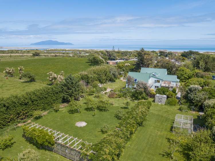 21 Atkinson Avenue Otaki Beach_1