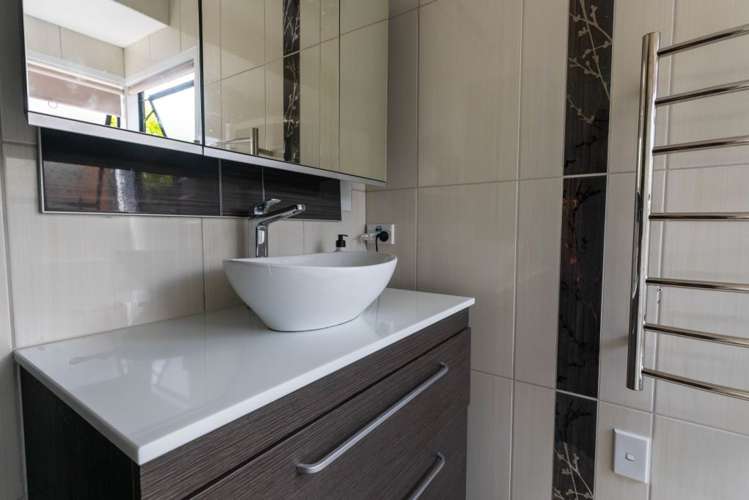 17 Te Atatu Road Te Atatu South_9