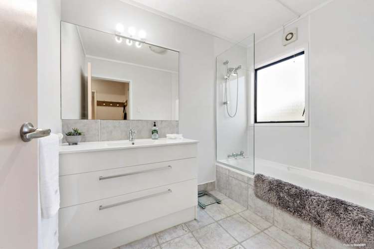 2/19a Woodvale Road Glen Eden_11