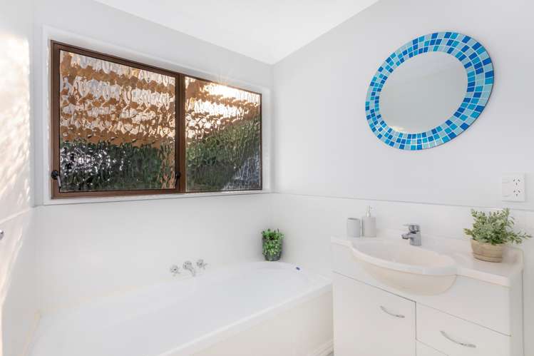 15 King Charles Drive Kingsley Heights_16