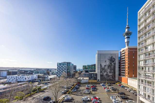 Central Living, Parking Included