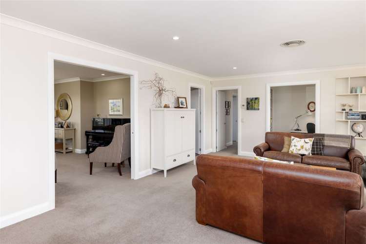 76 Carnaveron Drive Lincoln_8